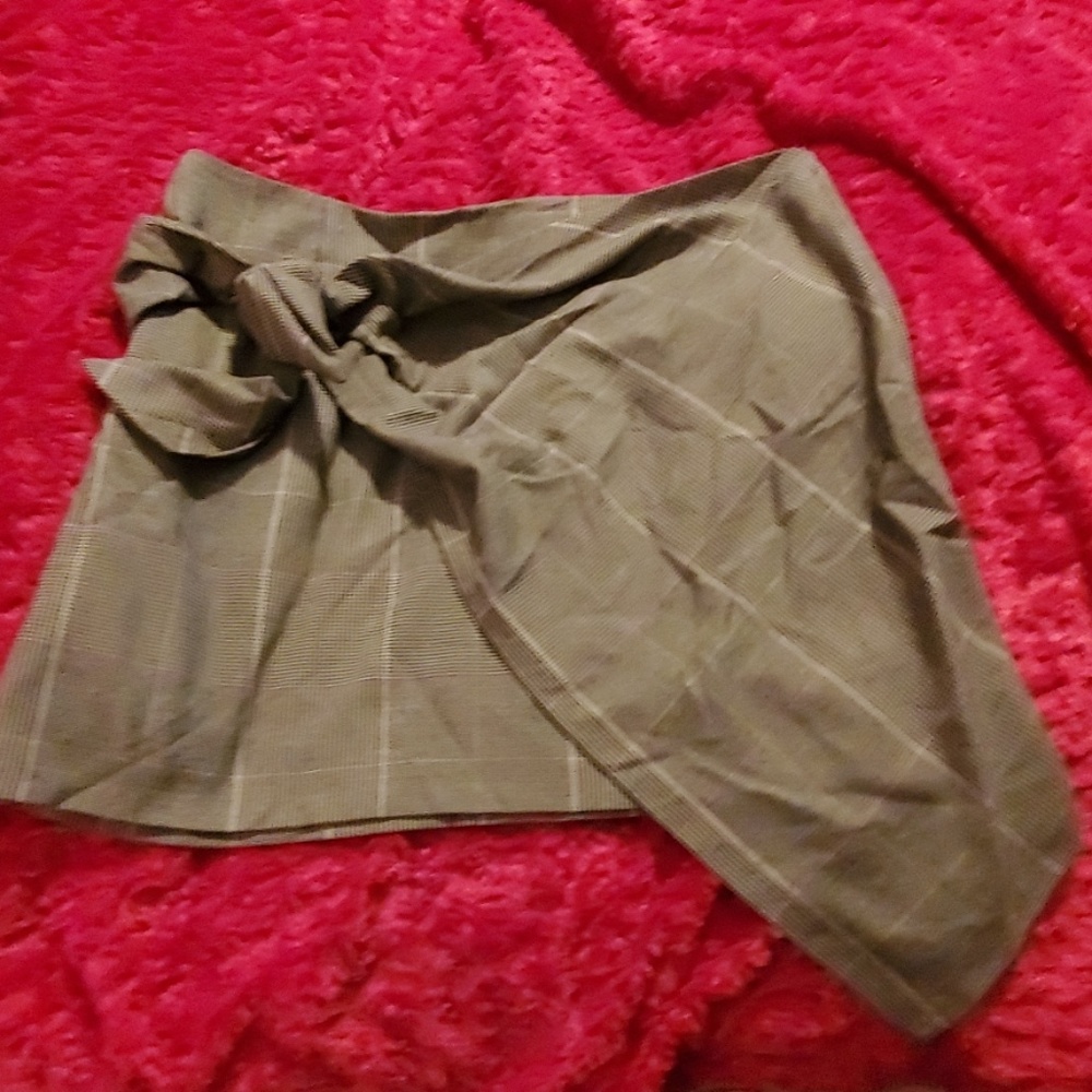 Mock tie skirt